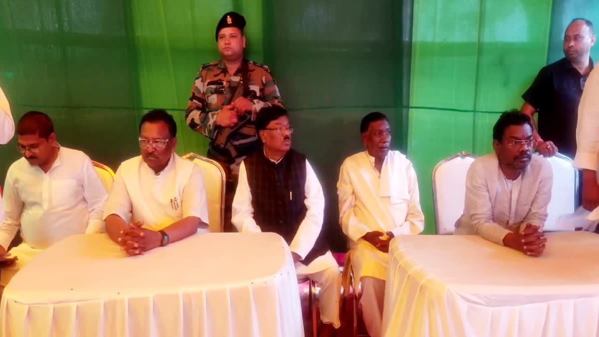 JMM workers meeting with Dumka Lok Sabha candidate Nalin Soren in Jamtara