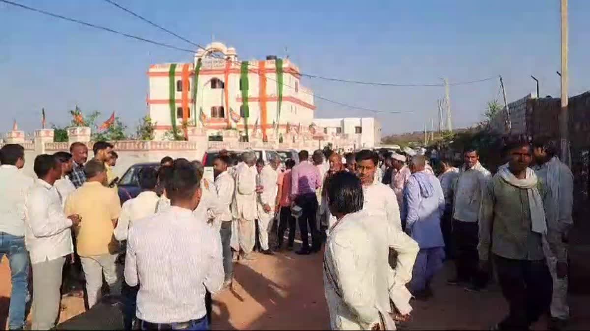 Clash outside BJP Office