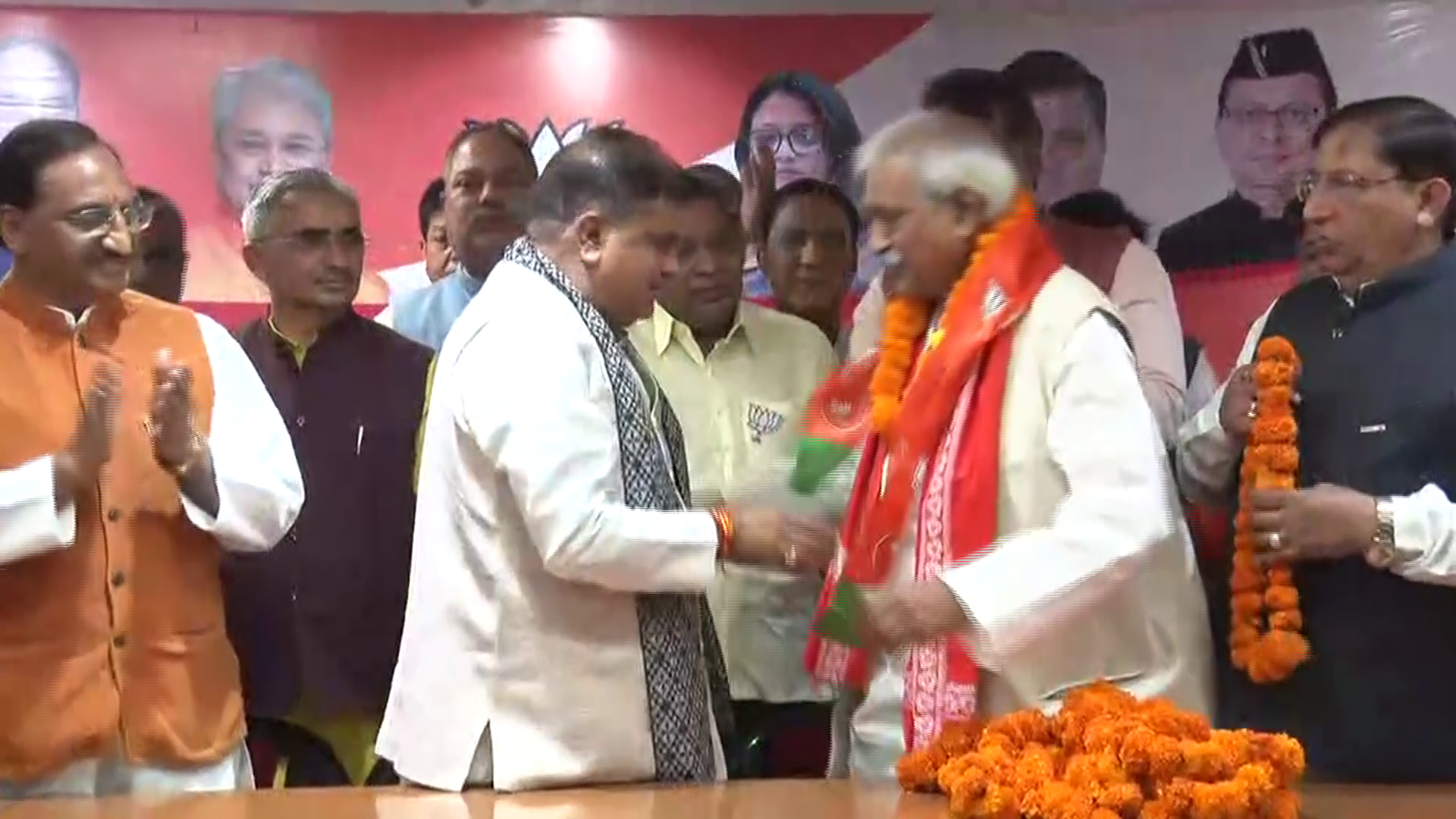 Congress Leader Dinesh Aggarwal Join BJP