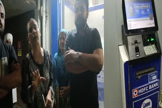 Money repeatedly stuck in the bank's ATM at Amritsar, people created a ruckus