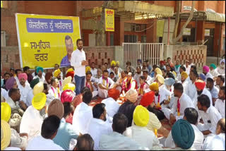 HUNGER STRIKE IN FRONT OF DC OFFICE