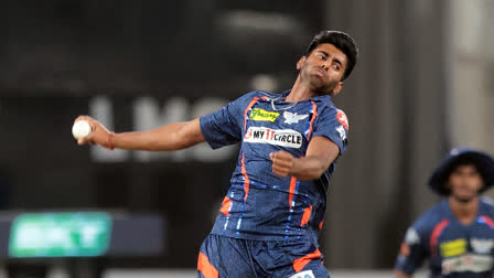 Pace sensation Mayank Yadav goes off the field with side strain