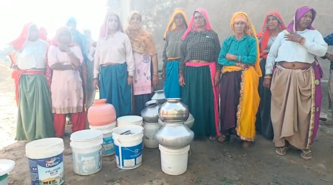 Villagers protest for water