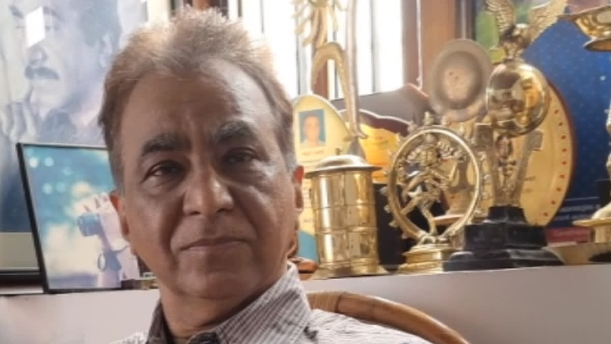 DIRECTOR SARATH  STHITHI CINEMA  ORU CHEMBANEER POOVIRUTHU SONG  UNNI MENON SONG