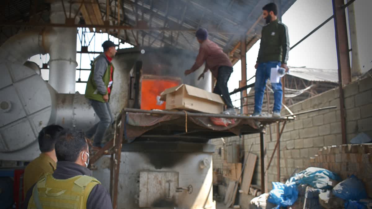 کشمیر: لاکھوں روپے مالیت کی نشہ آور ادویات تلف