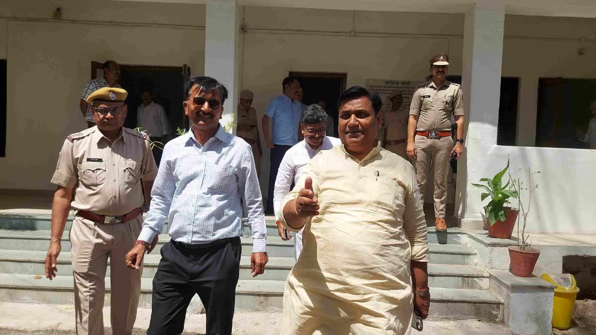 सीआईडी सीबी ऑफिस पहुंचे डोटासरा और जूली