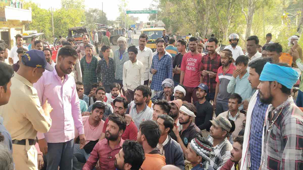 Dispute Over Parking in ashoknagar