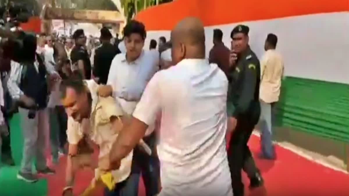 पटना में राहुल गांधी के मीटिंग के दौरान मारपीट
