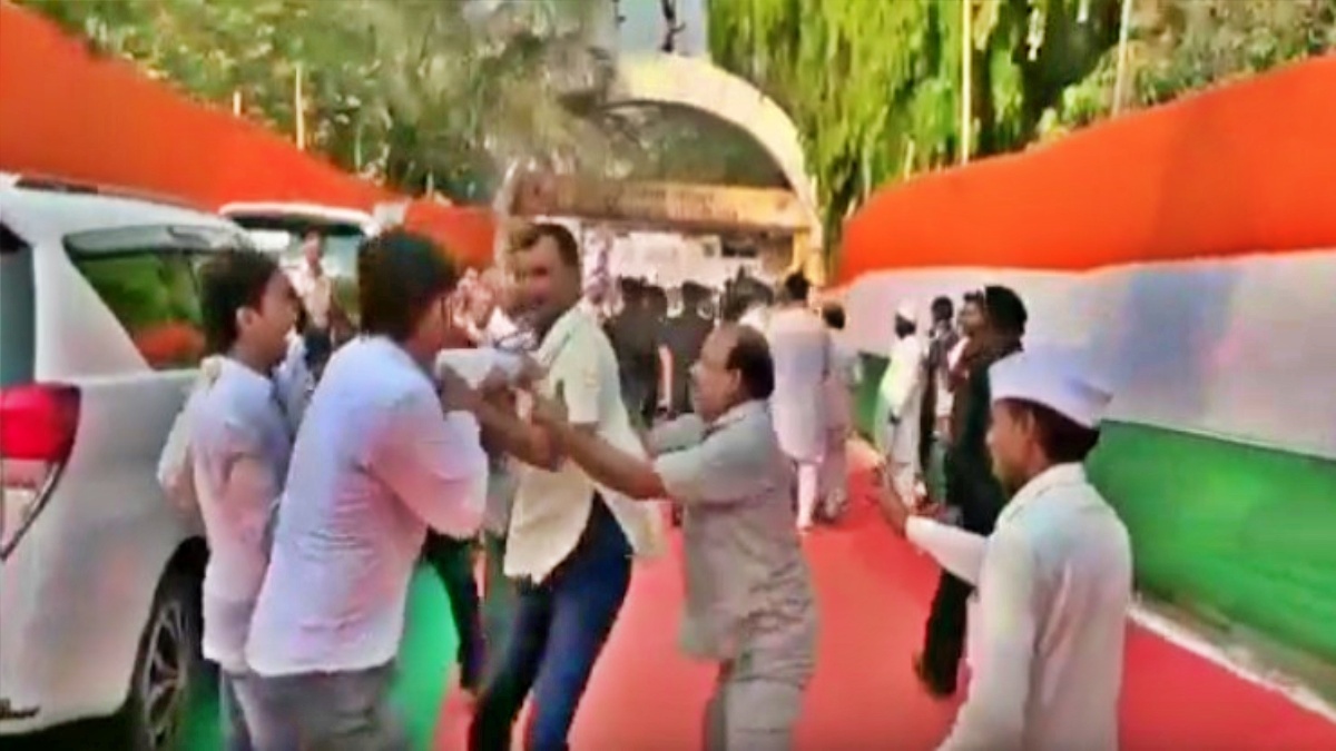 सदागत आश्रम में कांग्रेस कार्यकर्ताओं में मारपीट