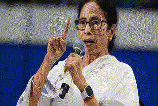 MAMATA MEETS JOBLESS TEACHERS