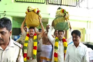 MANDYA  MELUKOTE  ಮೇಲುಕೋಟೆ ವೈರಮುಡಿ ಉತ್ಸವ  ಚಲುವನಾರಾಯಣಸ್ವಾಮಿ