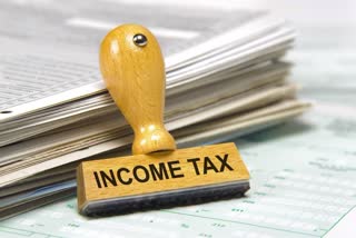 Income Tax Department sent a notice of 37 crore 87 lakhs to a salon owner in Sirsa Haryana who earns 500 rupees a day