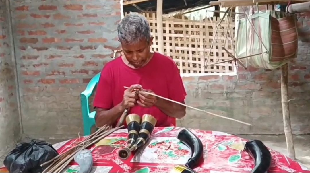 Majuli artist Molan Das bussy for preparing Pepa
