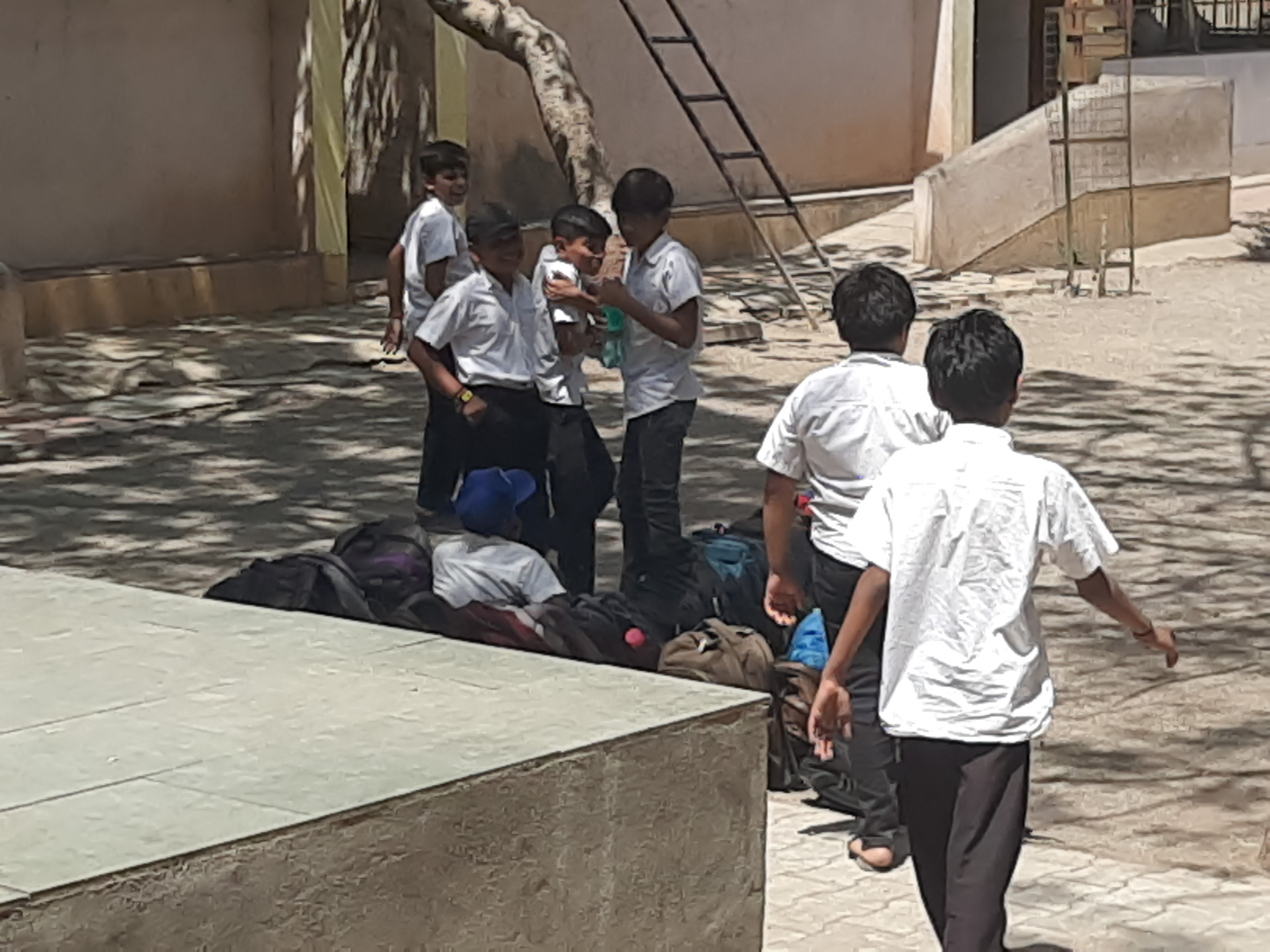 ભાવનગરમાં હિટવેવ પગલે શાળાઓમાં થયો ફેરફાર