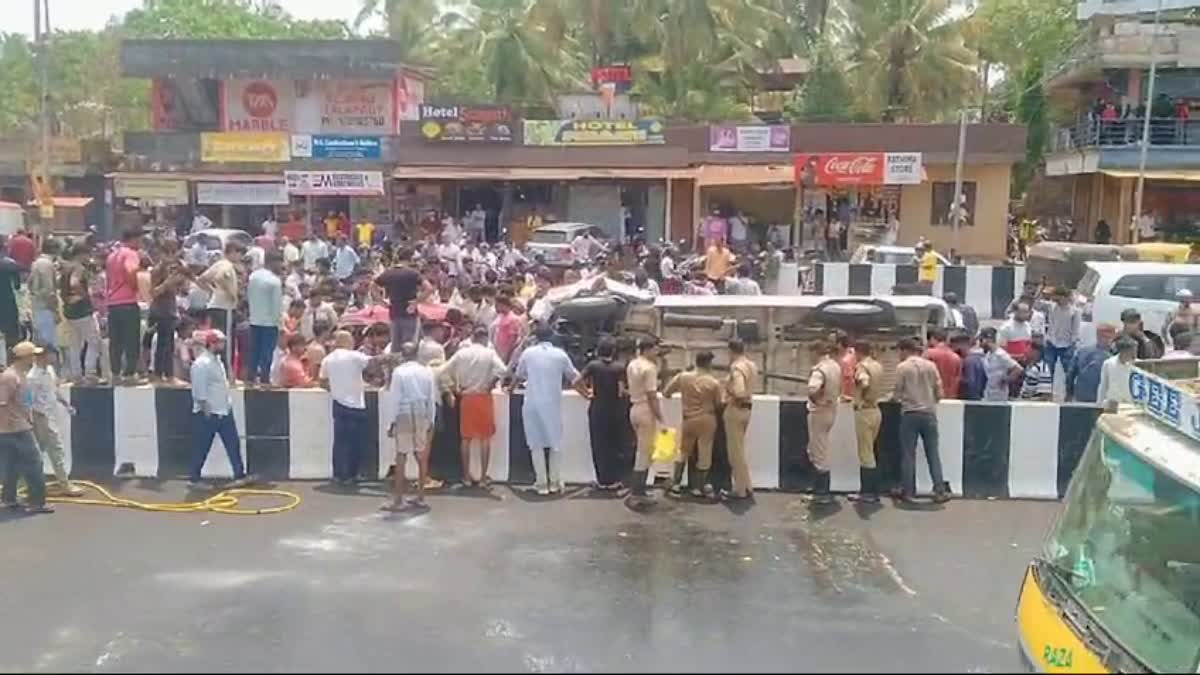 AMBULANCE CAR ACCIDENT  ROAD ACCIDENT DEATH KERALA  മഞ്ചേശ്വരം കാര്‍ അപകടം  ആംബുലന്‍സ് അപകടം കാസര്‍കോട്