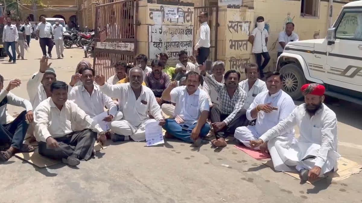 Pak migrants and villagers staged a protest outside the Discom office in jaisalmer