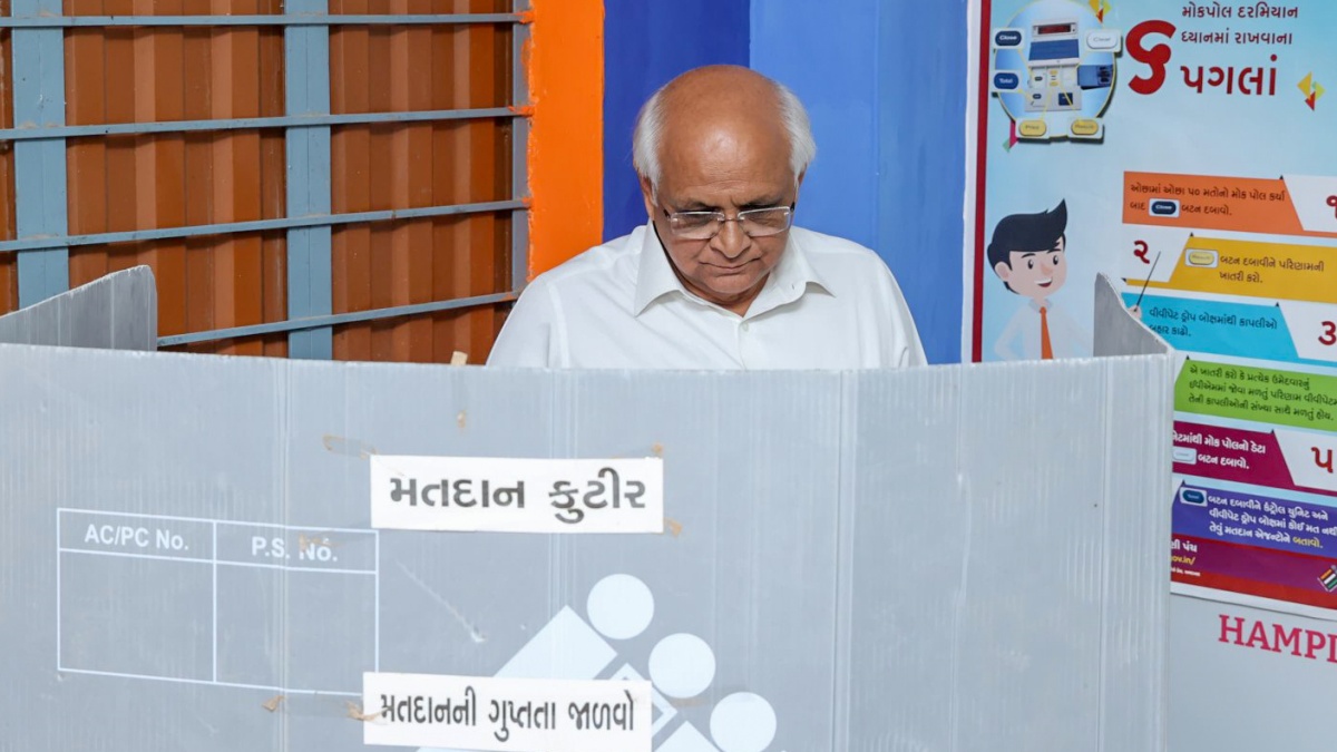 gujarat cm cast vote