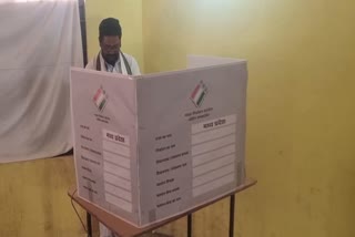 YADAVENDRA CASTS HIS VOTE