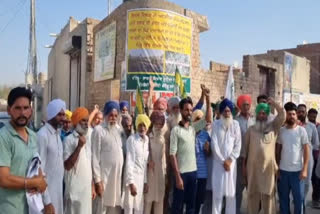 villagers blocked the arrival of the candidate of Aam Aadmi Party