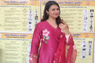 Actress Divyanka Tripathi voting