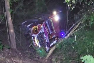 അതിരപ്പിള്ളി മിനി ബസ് അപകടം  ബസ് 50 മറിഞ്ഞു  ACCIDENT IN ATHIRAPPILY  Bus overturned Accident