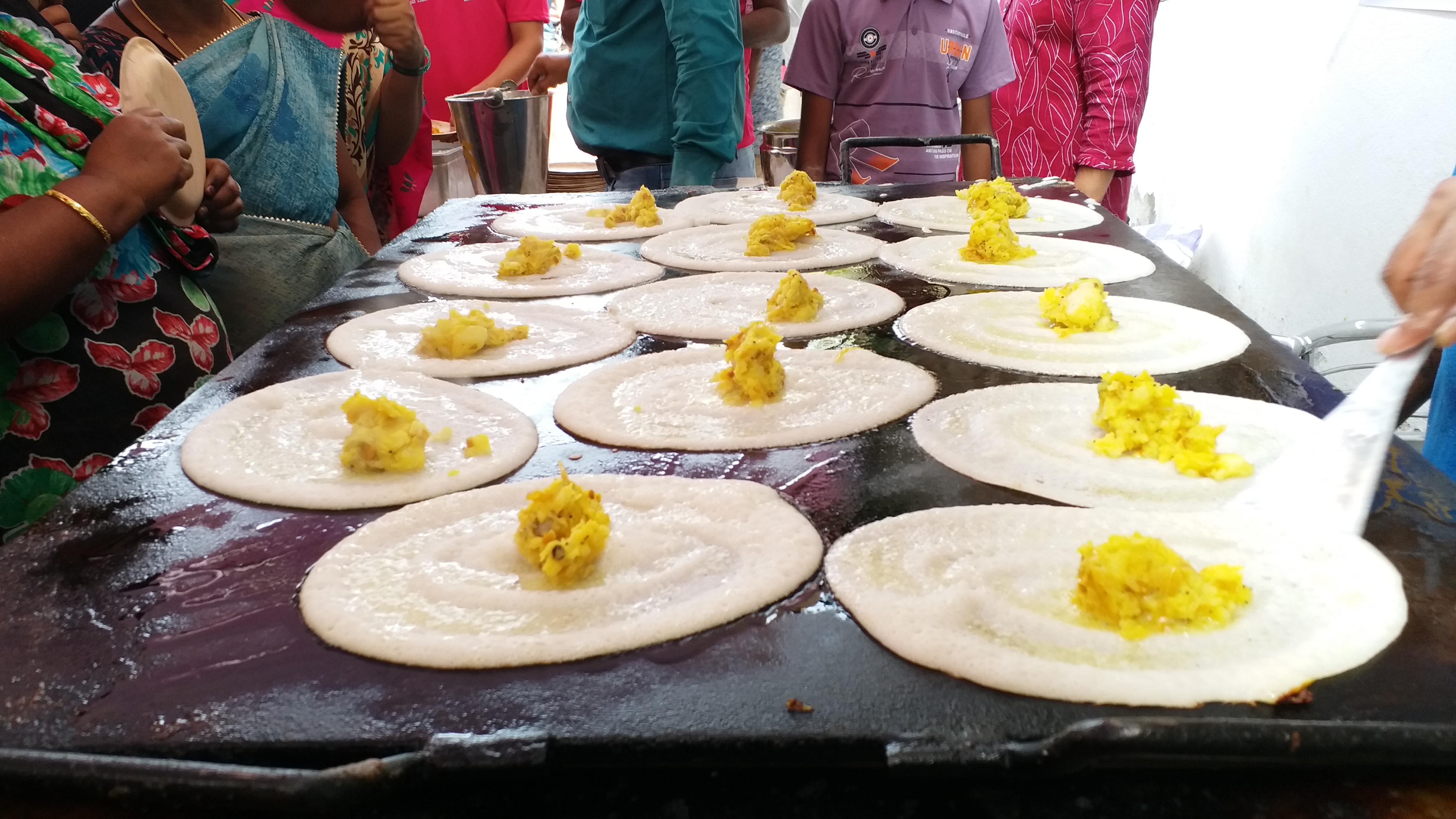 Shivamogga  Lok Sabha election 2024  Distribution of tiffin to voters