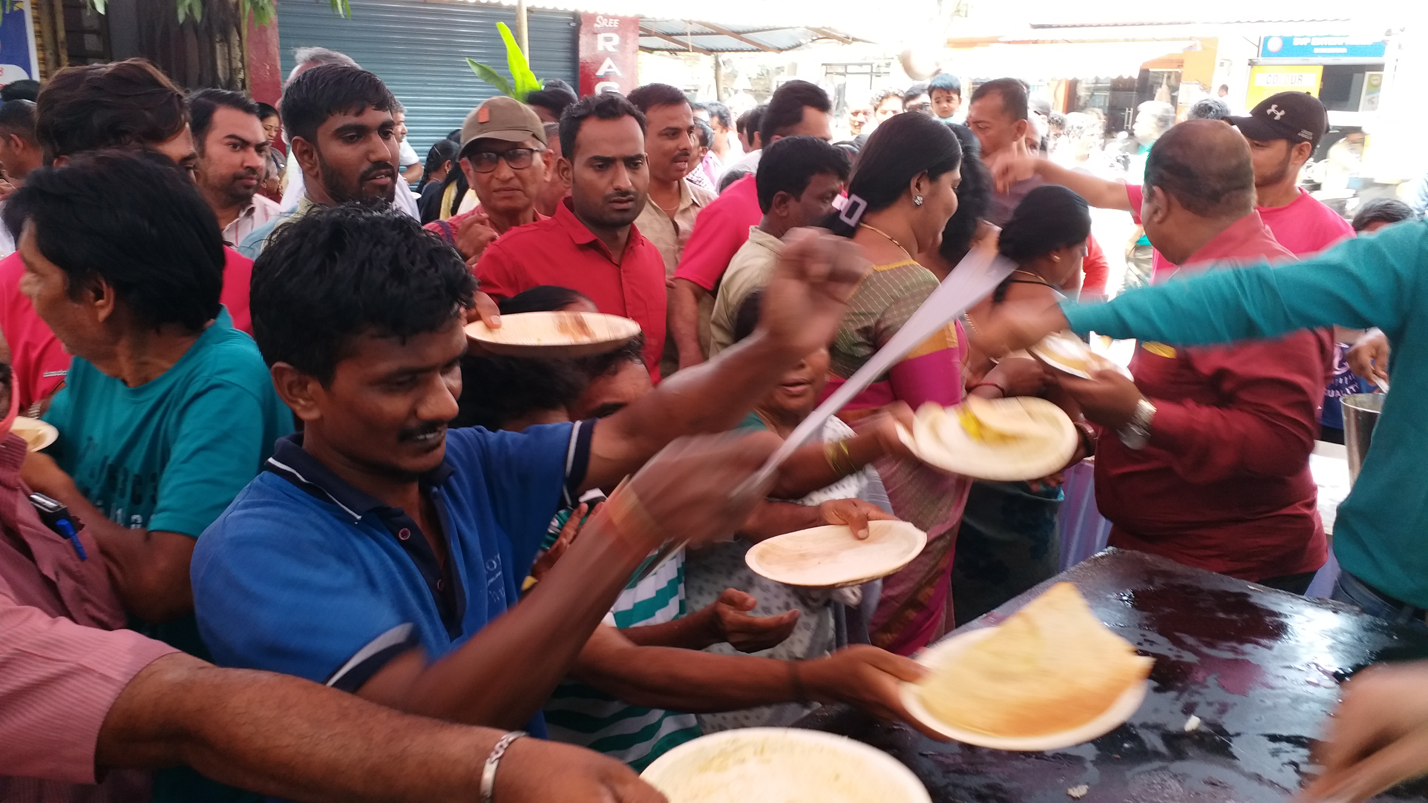 Shivamogga  Lok Sabha election 2024  Distribution of tiffin to voters