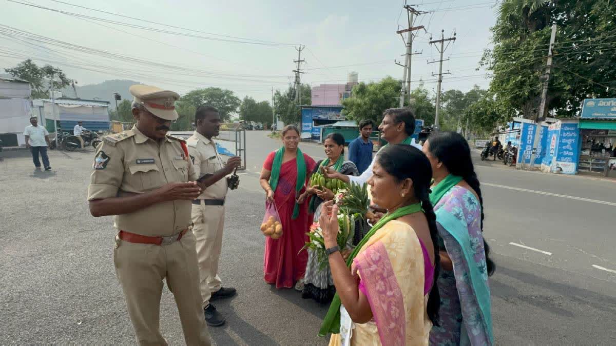 Amaravati Farmers Resort To Gandhigiri In Front Of CM's Residence To 'Thank' Jagan