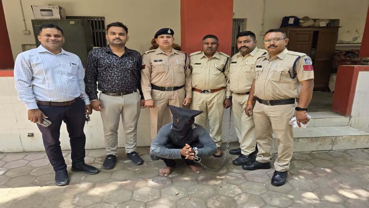 INDORE POLICE CAUGHT THIEF