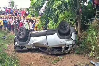 A CAR LOST CONTROL AND FELL INTO DITCH IN CHIKKABALLAPUR