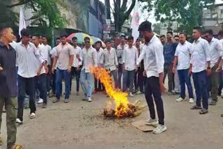 AASU BURNED EFFIGY OF SUPPLY MINISTER ATUL BORA IN Doom Dooma TINSUKIA