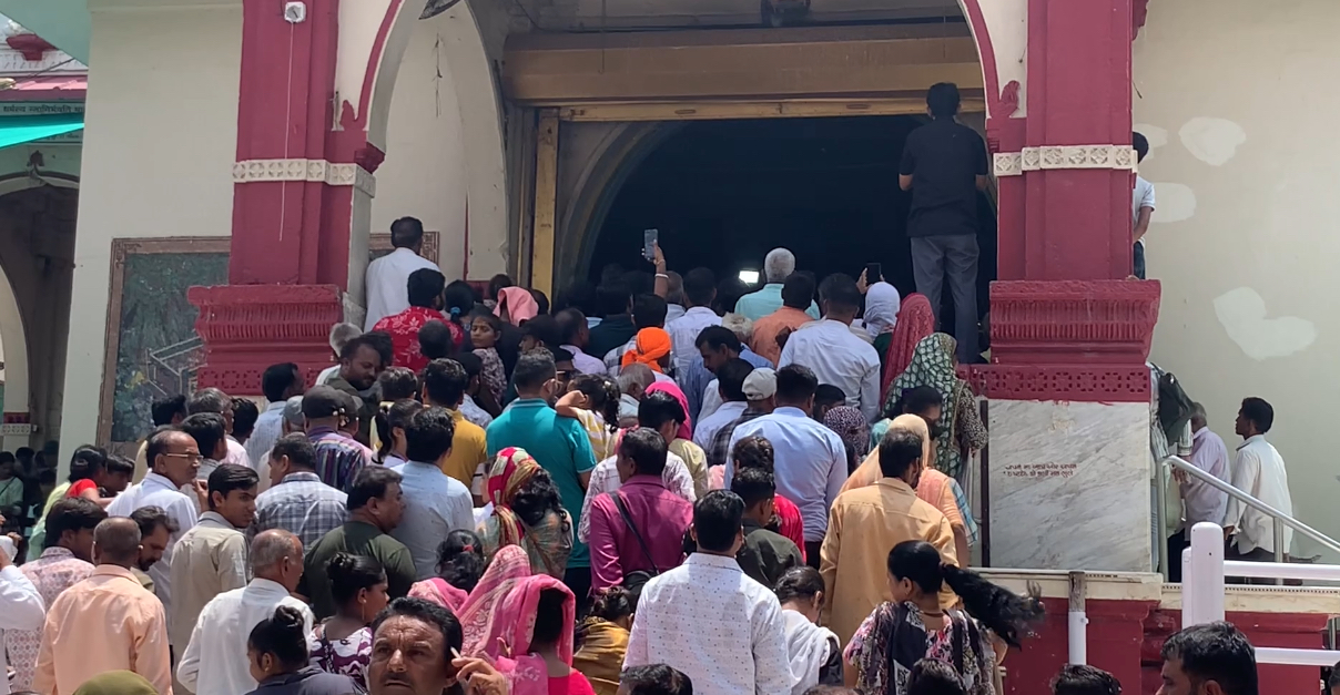 ડાકોરમાં મોટી સંખ્યામાં ભાવિકો ઉમટ્યા