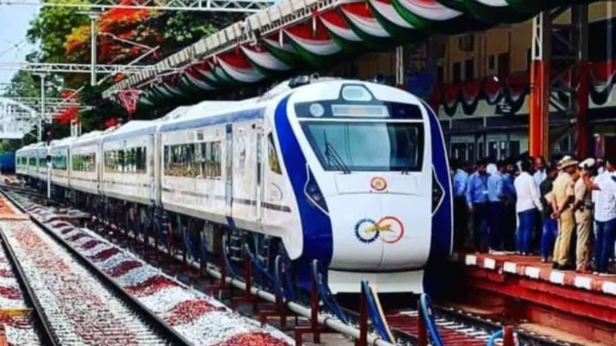 PM flagged off Vande Bharat train Gorakhpur