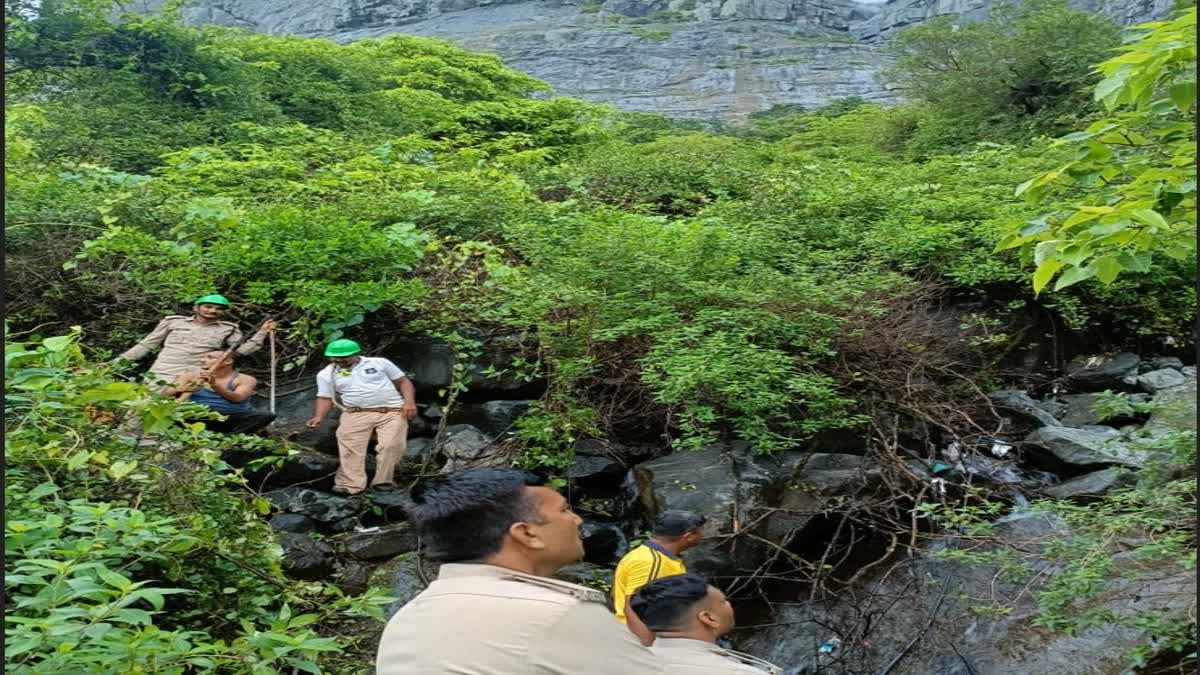 Junagadh Girnar : પ્રાણીઓ વચ્ચે ખોરાક-પાણી વગર ગિરનાર જંગલમાં જજુમી રહ્યા વ્યક્તિ આખરે મળી ગયા