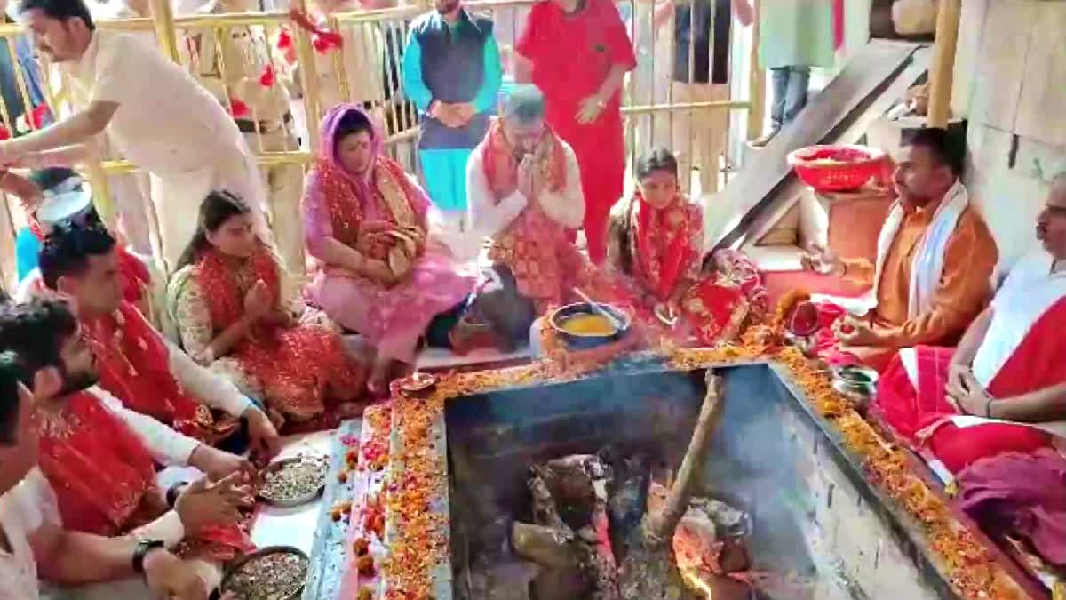 CM Sukhvinder Singh Sukhu reach Chintpurni temple.