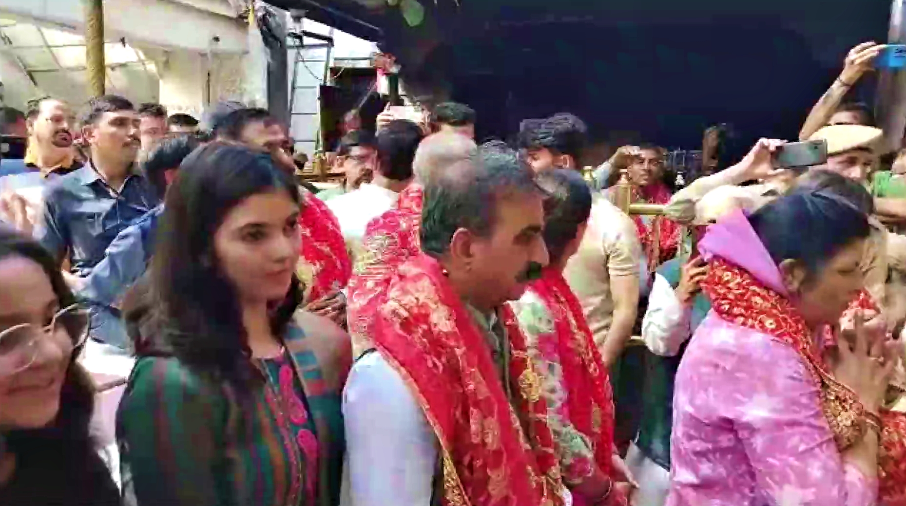 CM Sukhvinder Singh Sukhu reach Chintpurni temple.