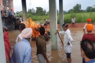 Funeral pyre of man deluged in Una