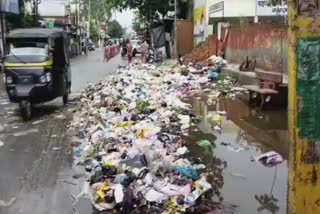 Dirt spread due to rain water and garbage piles in Kapurthala, people worried