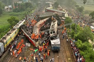 balasore  Three Railway employees arrested  Odisha train tragedy  Train accident  ഒഡിഷ ട്രെയിന്‍ ദുരന്തം  മൂന്ന് റയില്‍വേ ജീവനക്കാര്‍ അറസ്റ്റില്‍  ജൂനിയര്‍ സെക്ഷന്‍ എഞ്ചിനീയര്‍