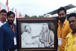 PM Modi and his mother painting