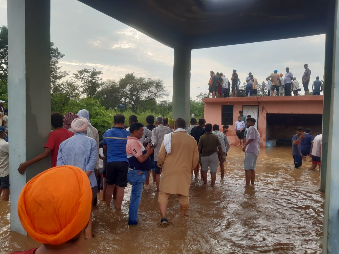 Flood came during funeral in Una