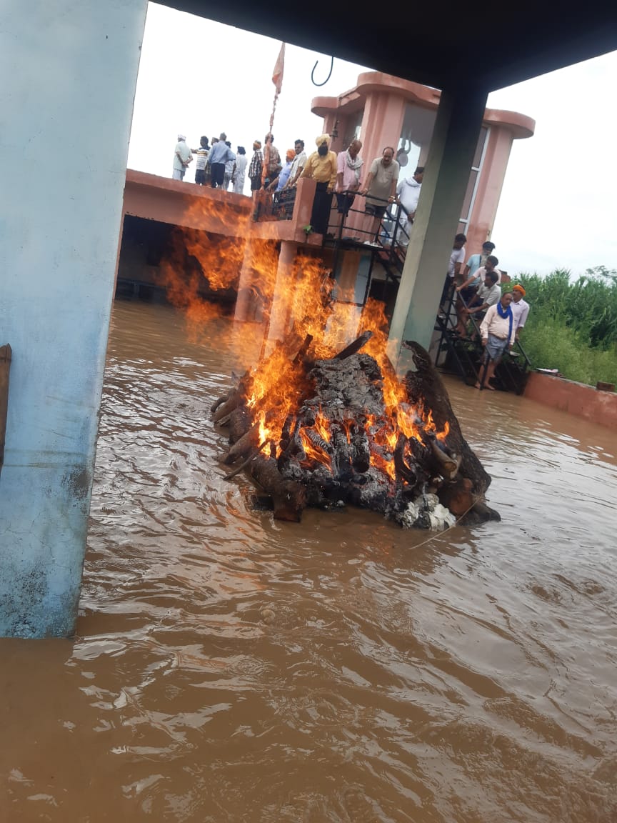 Flood came during funeral in Una