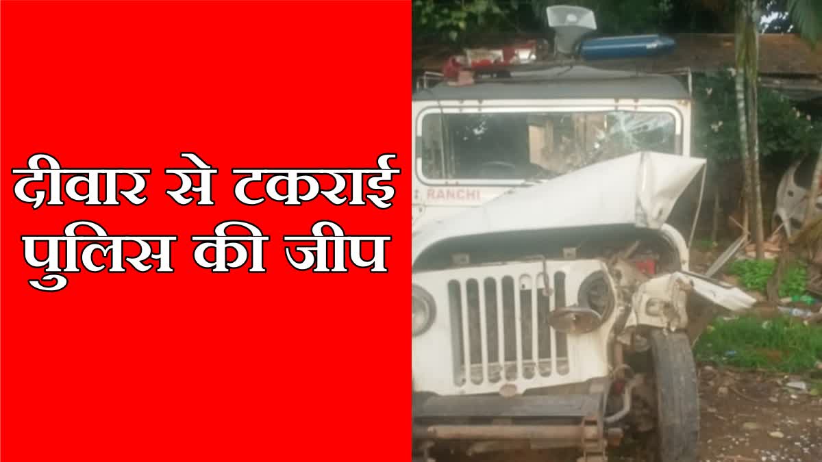 Several policemen injured when police jeep collided with a wall in Ranchi