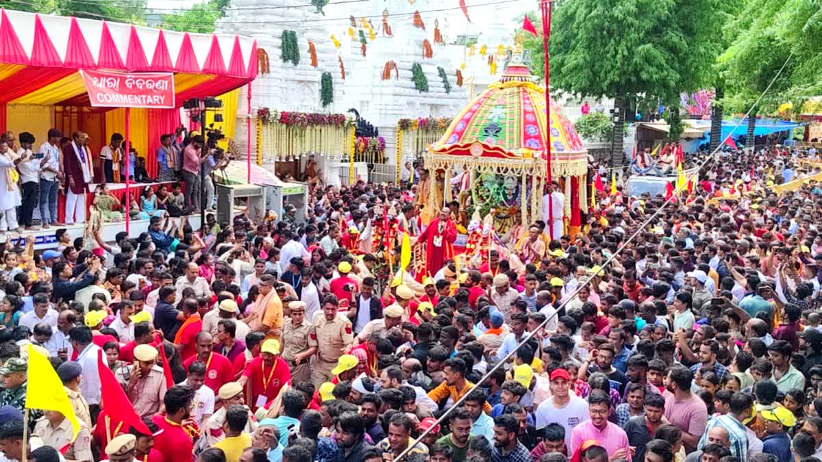 हौज खास जगन्नाथ मंदिर निकाली गई रथयात्रा