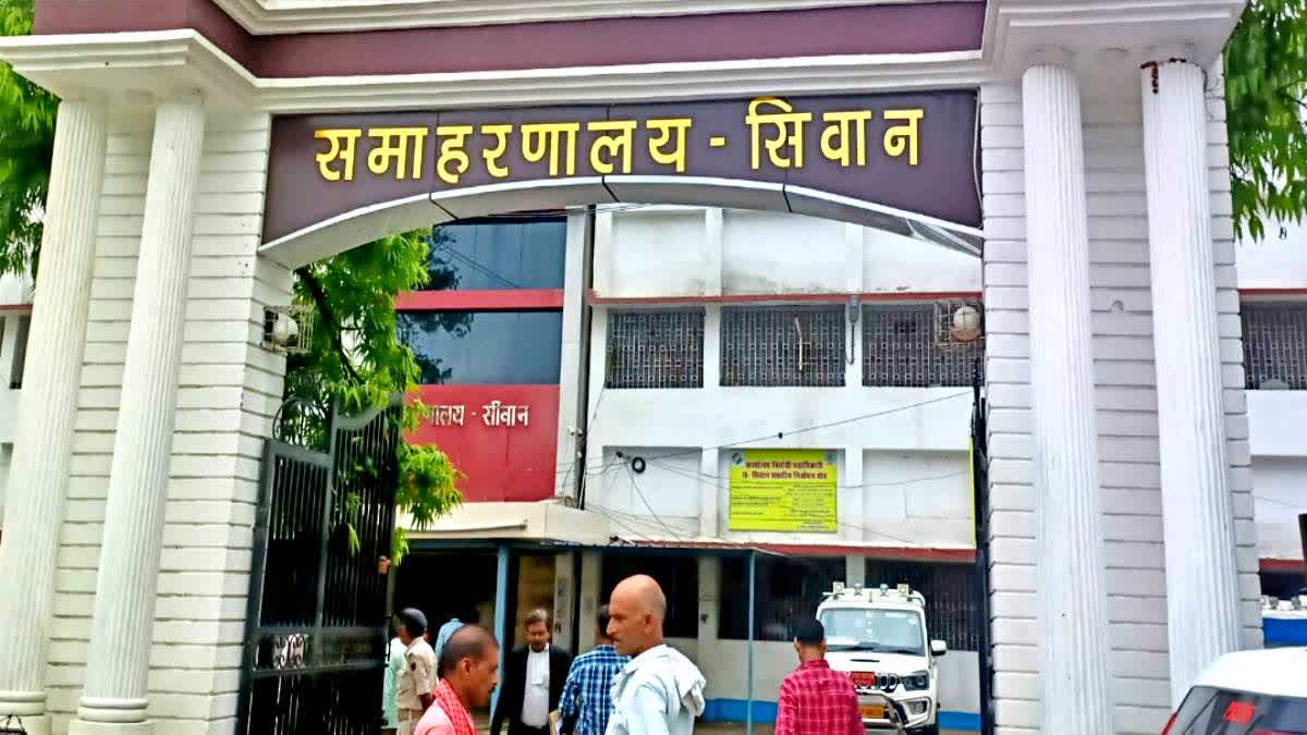 नौकरी से निकाले गये 14 नियोजित शिक्षक