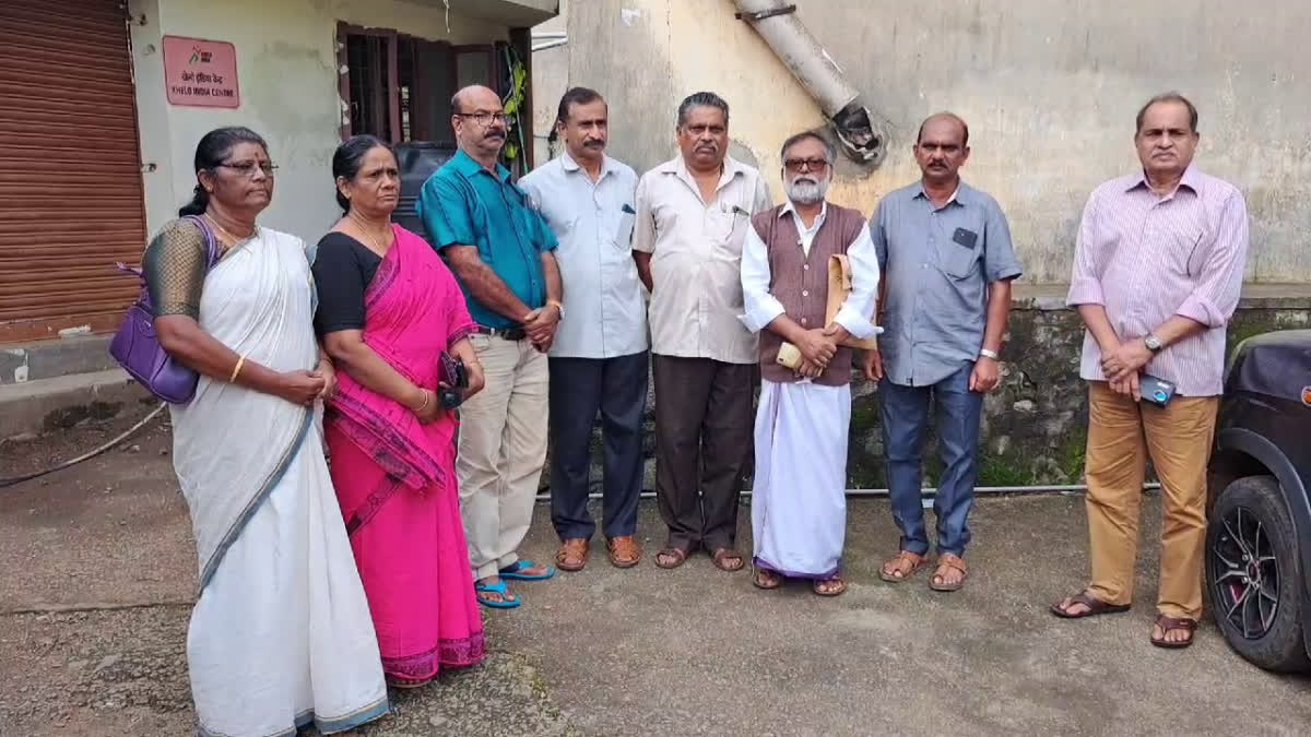 IDUKKI DEALERS CO OPERATIVE BANK  INVESTORS STRIKE AGAINST BANK  ഇടുക്കി ഡീലേഴ്‌സ് സഹകരണ ബാങ്ക്‌  നിക്ഷേപകര്‍ രാപ്പകല്‍ സമരം