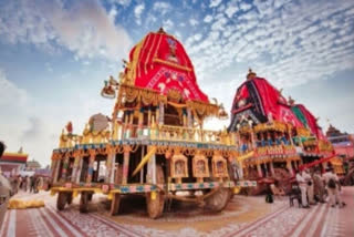 The deities sitting inside the holy chariots have been made out of tamarind seeds, and completed in seven days. The chariots are two inches tall from bottom to top.