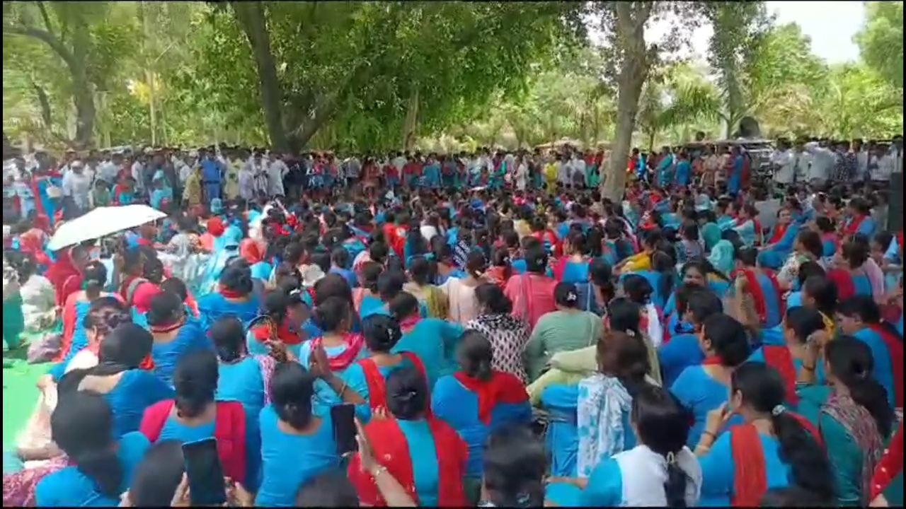 Thousands of NHM employees in Haryana surrounded CM residence in Karnal know what was the demand