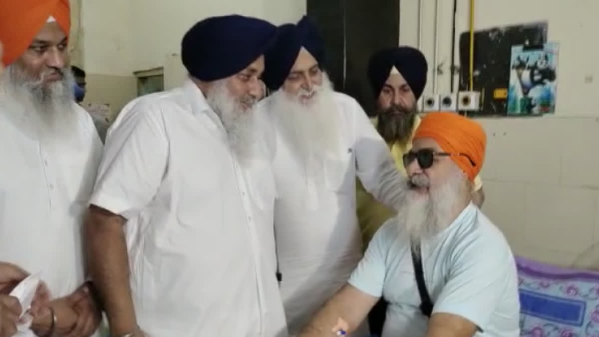 Sukhbir Singh Badal reached the hospital in Amritsar to find out about the condition of Bandi Singh Gurdeep Khaira