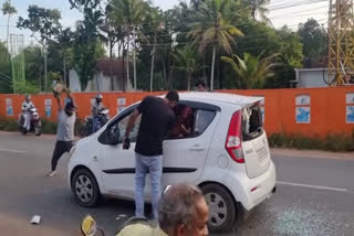 Kodungallur car passengers dispute  Kodungallur car passengers clash  car passengers dispute  കാർ യാത്രക്കാർ തമ്മിൽ സംഘർഷം  കാർ യാത്രക്കാർ തമ്മിൽ സംഘർഷം